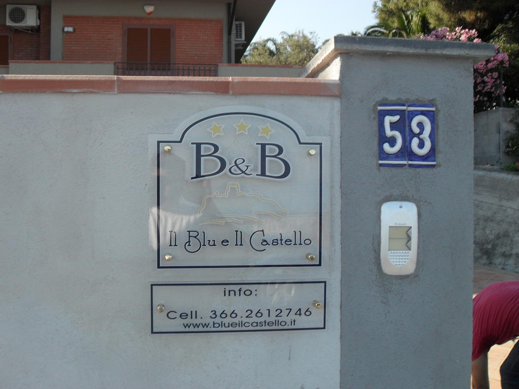 B&B Blu E Il Castello Aci Castello Eksteriør bilde